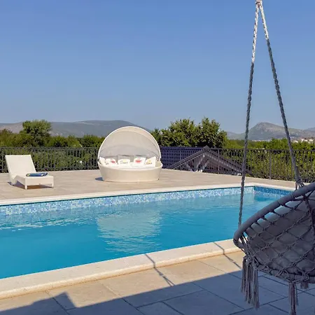 Aura Hill - Private Villa *