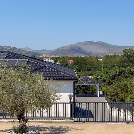Aura Hill - Private Villa *